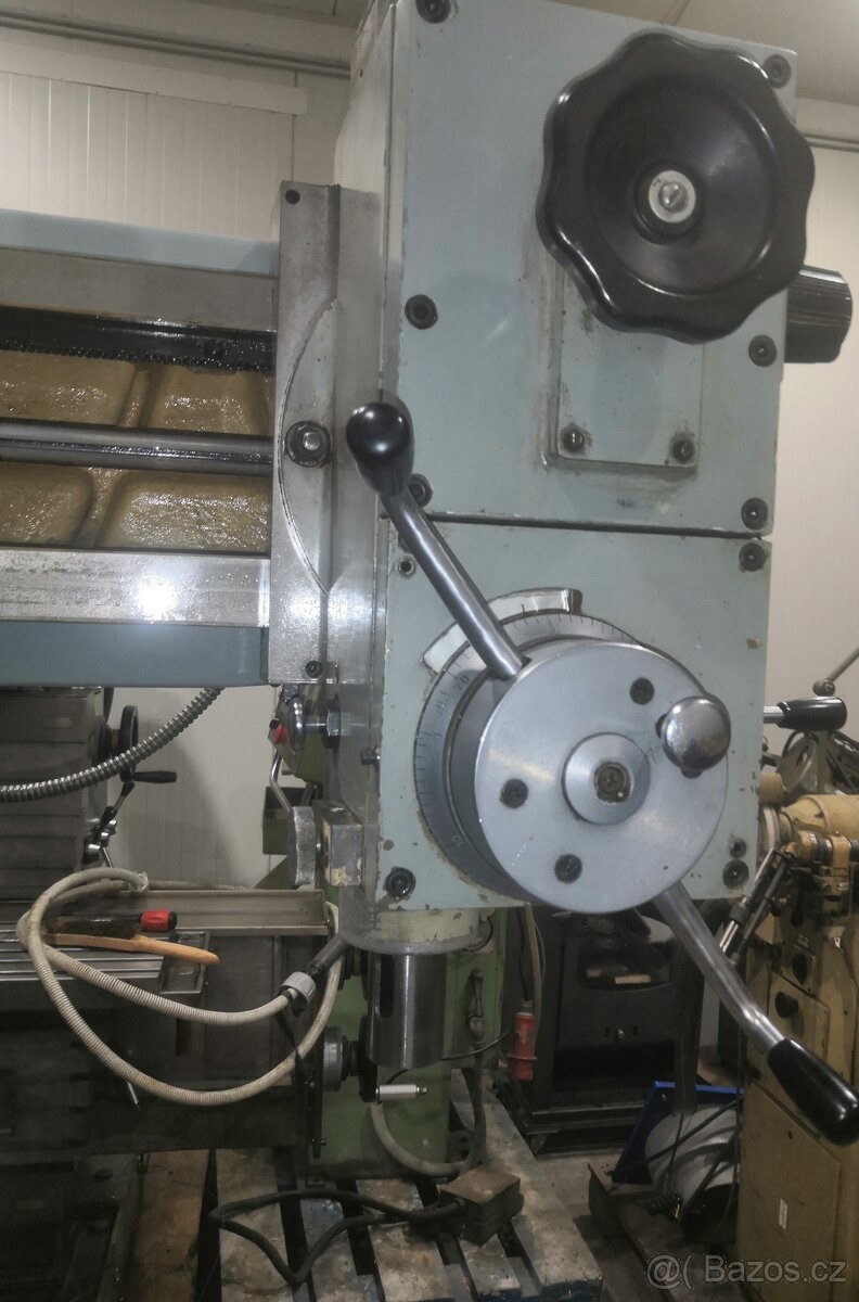 Radiální vrtačka 2K52-1 jako nová - 2