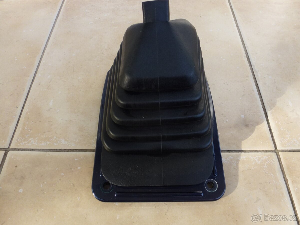 Suzuki Samurai manžeta řadící páky - 2