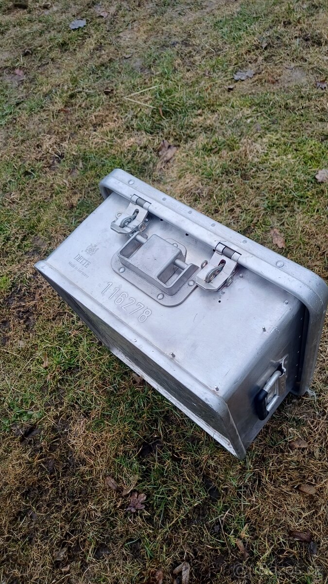 HLINÍKOVÝ KUFR - 2