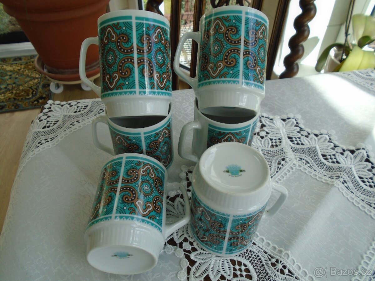 Hrnky šálky kafáče Retro. - 2