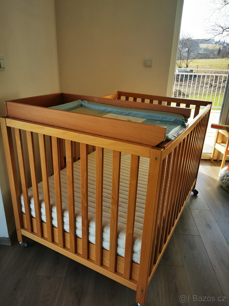 Dětská postýlka na kolečkách +přebalovací pult - 2