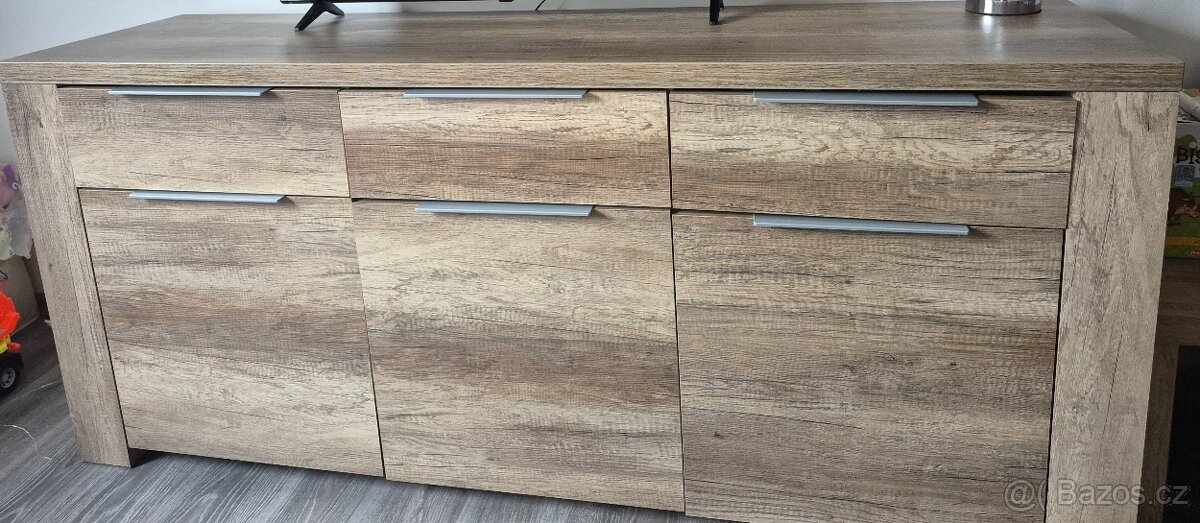 Komoda - 2