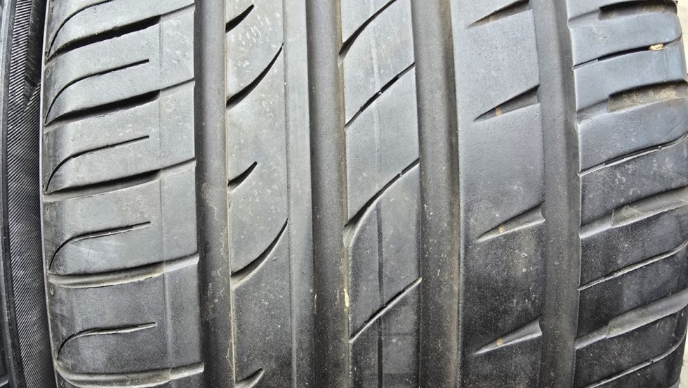 Letní pneu 235/45/18 Hankook - 2