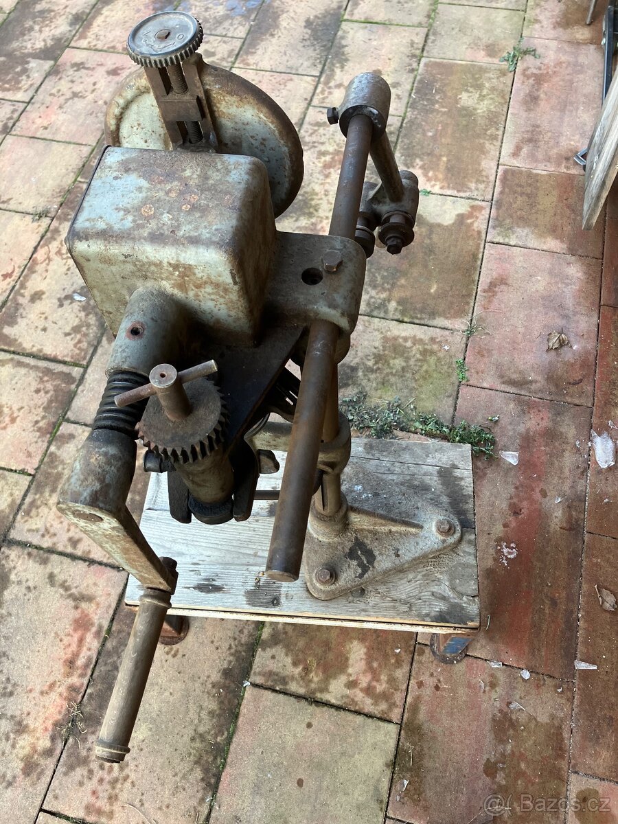 Zavíračka konzerv - 2