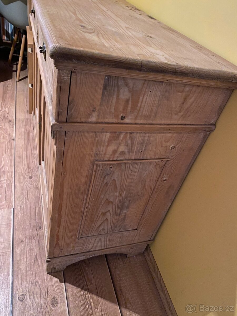 Komoda - 2