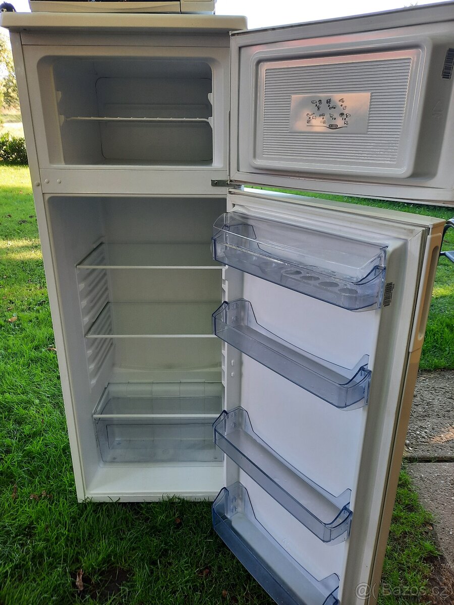 Lednička ECG A+,54 x 59 x v 144 cm, mikrovlnná trouba - 2