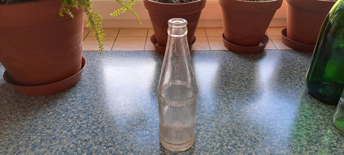 Staré láhve od limonády, mléka a sirupu - 2