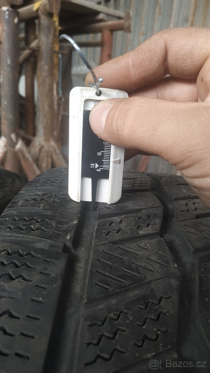 Zimní pneu 235/65/16c - 2