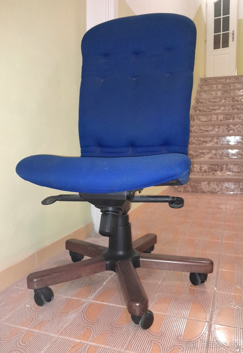 Kancelářská židle křeslo otočná kolečková Jihlava - 2