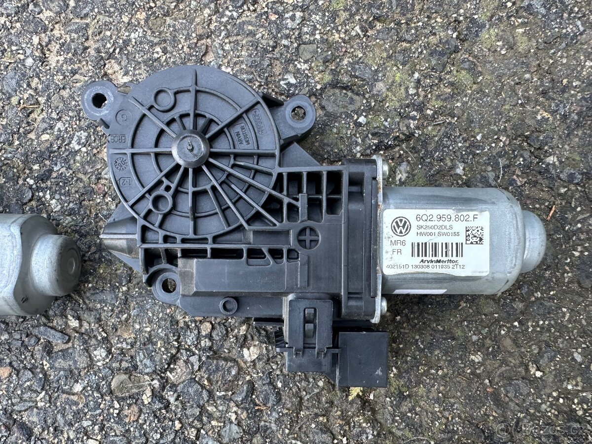 Motorek stahování okna Škoda Fabia 2 levý i pravý - 2