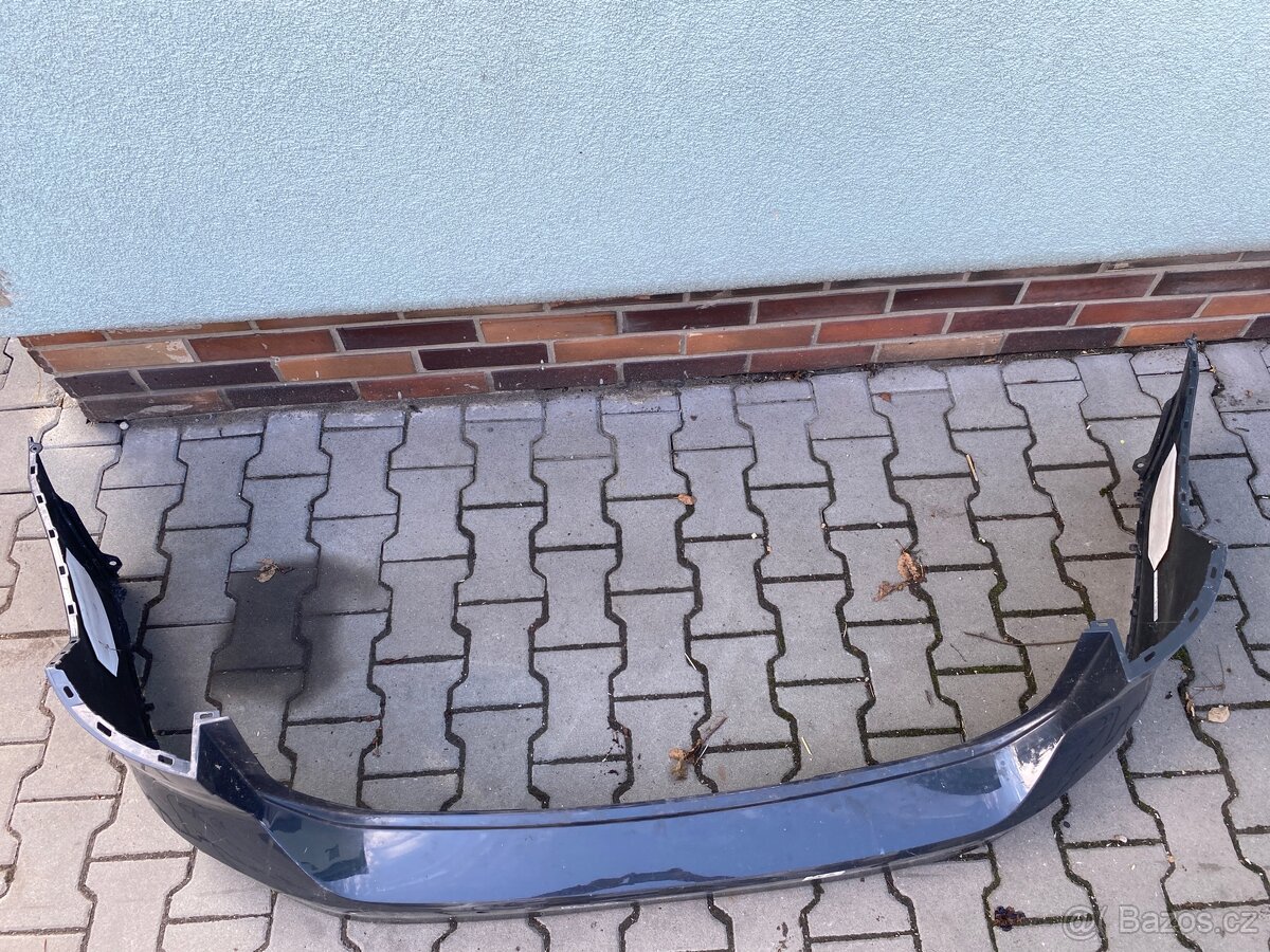 Volkswagen Passat kombi zadní nárazník - 2