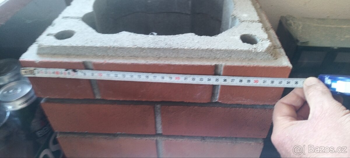 Nadstřešní věncovky Schiedel Final 34x34x7,5, červená. - 2