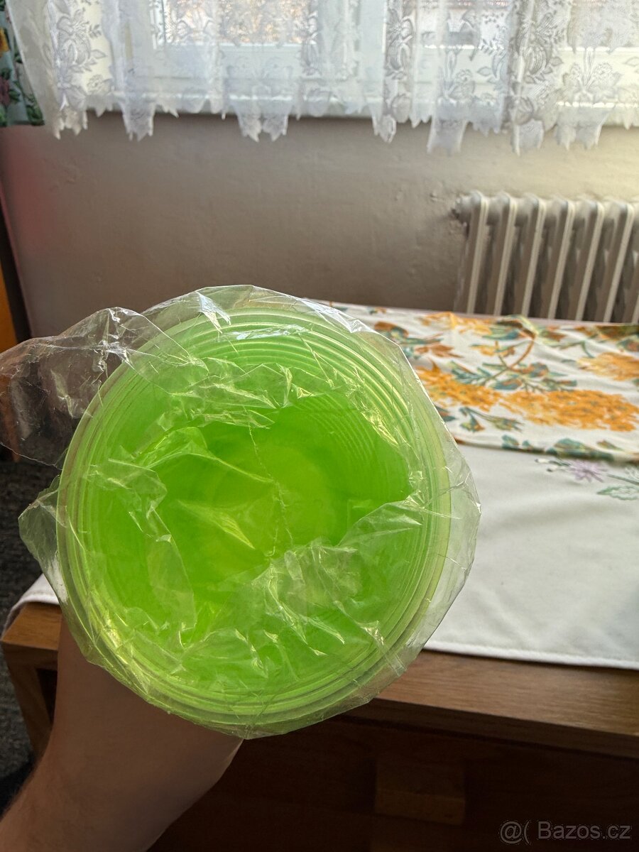 Dvě sady kelímku zabalené - 2