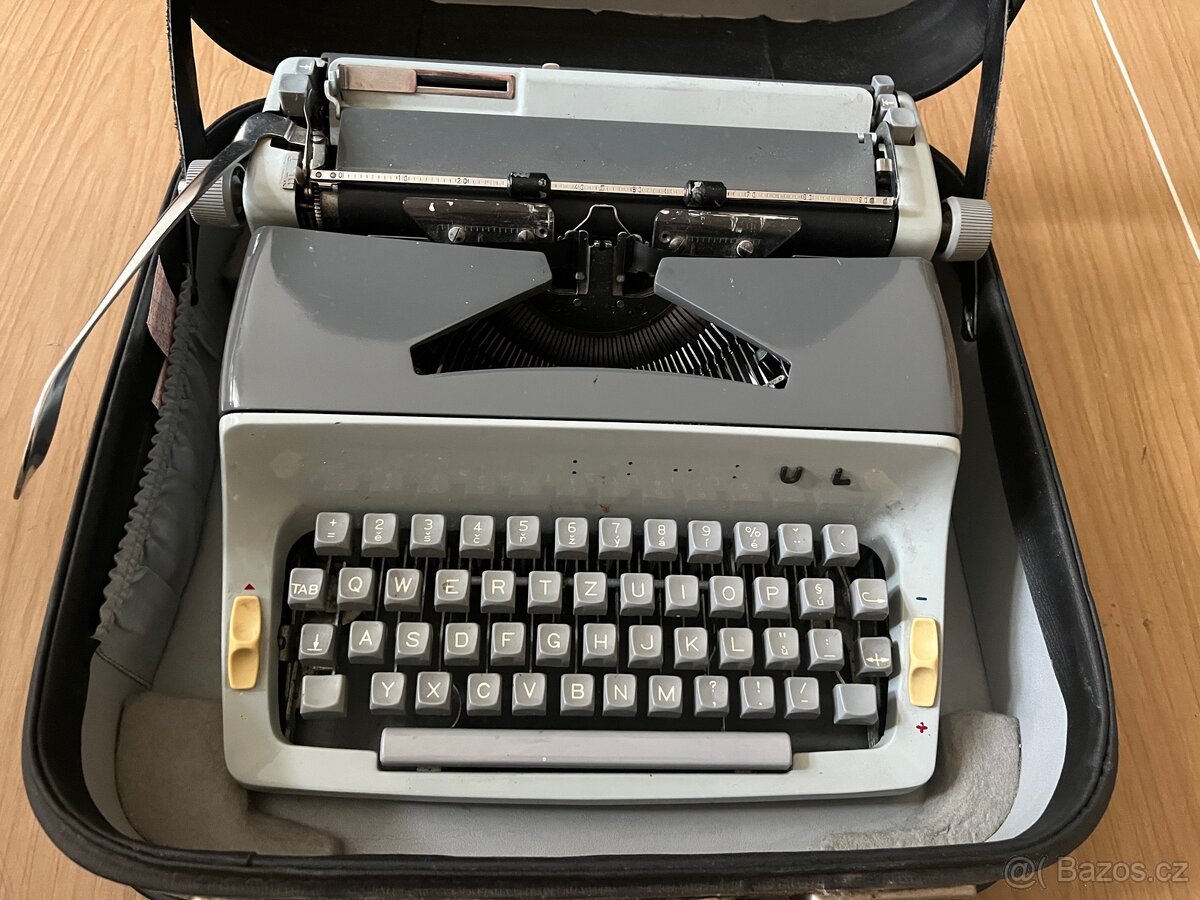 psací stroj Consul model 221 - 2