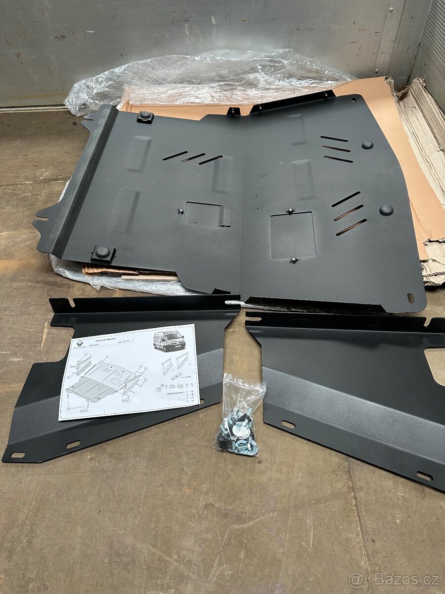 Renault Master 2,5 dci kryt pod motor - 2