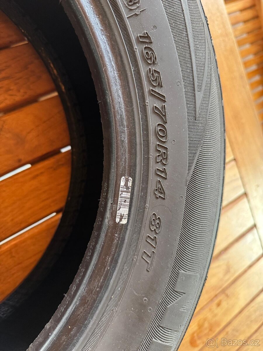 Pneu 165/70 R14 - 2