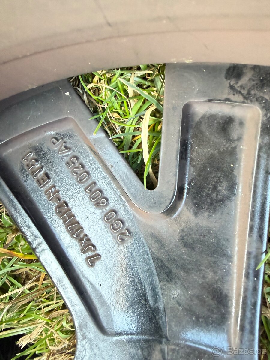 Hlinikový disk vw polo bergamo r17 et51 - 2