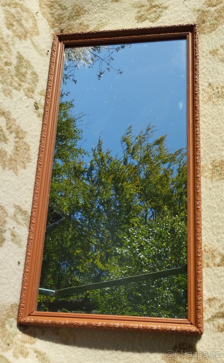 Zrcadlo v Drevenom ráme - 2