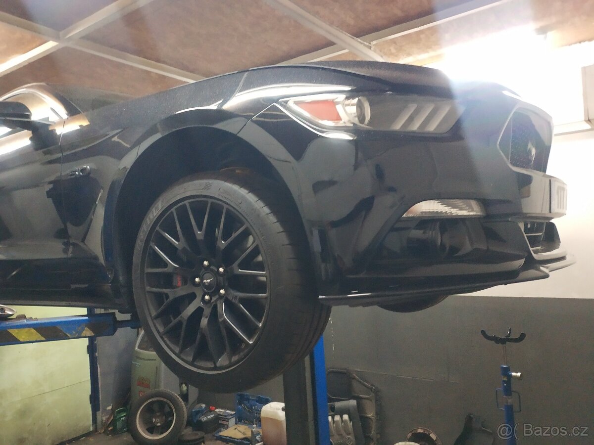 Ford Mustang GT PERFOMANCE - 2