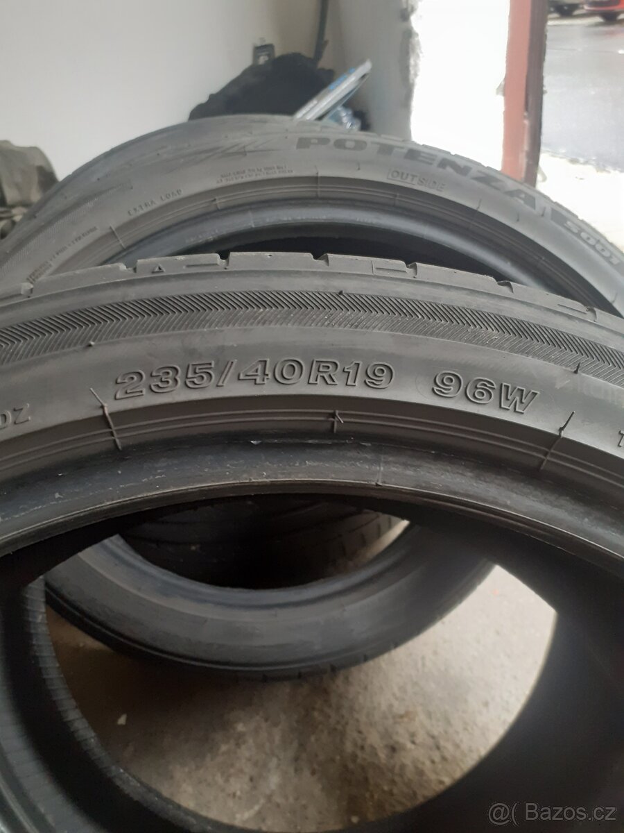 Prodám letní pneu 235/40 R19 - 2