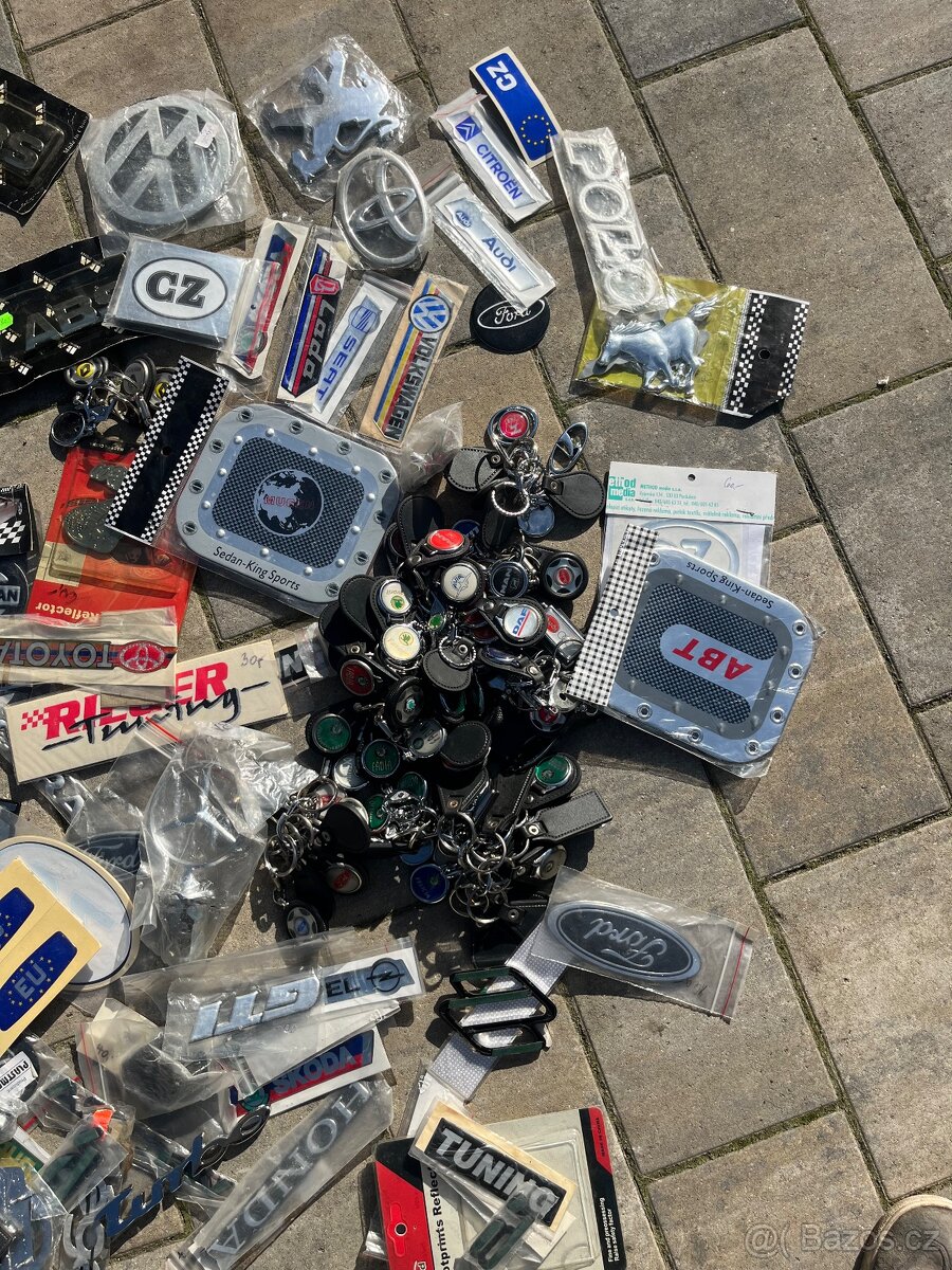 Autopotřeby, klíčenky, znaky, samolepky - 2