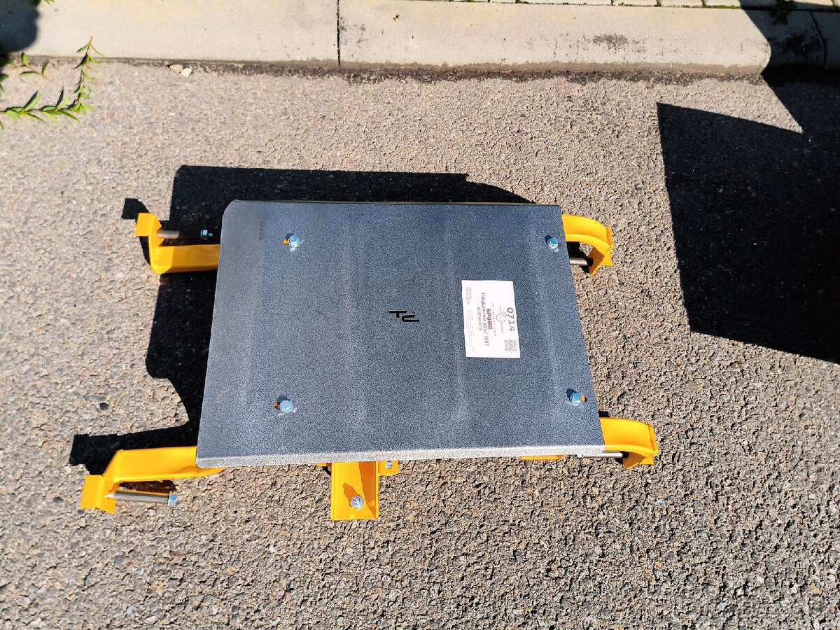 Lada Niva drzak přídavné převodovky - 2