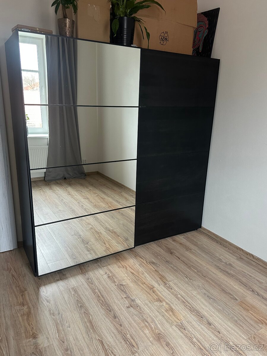 Černá skříň IKEA PAX - 2
