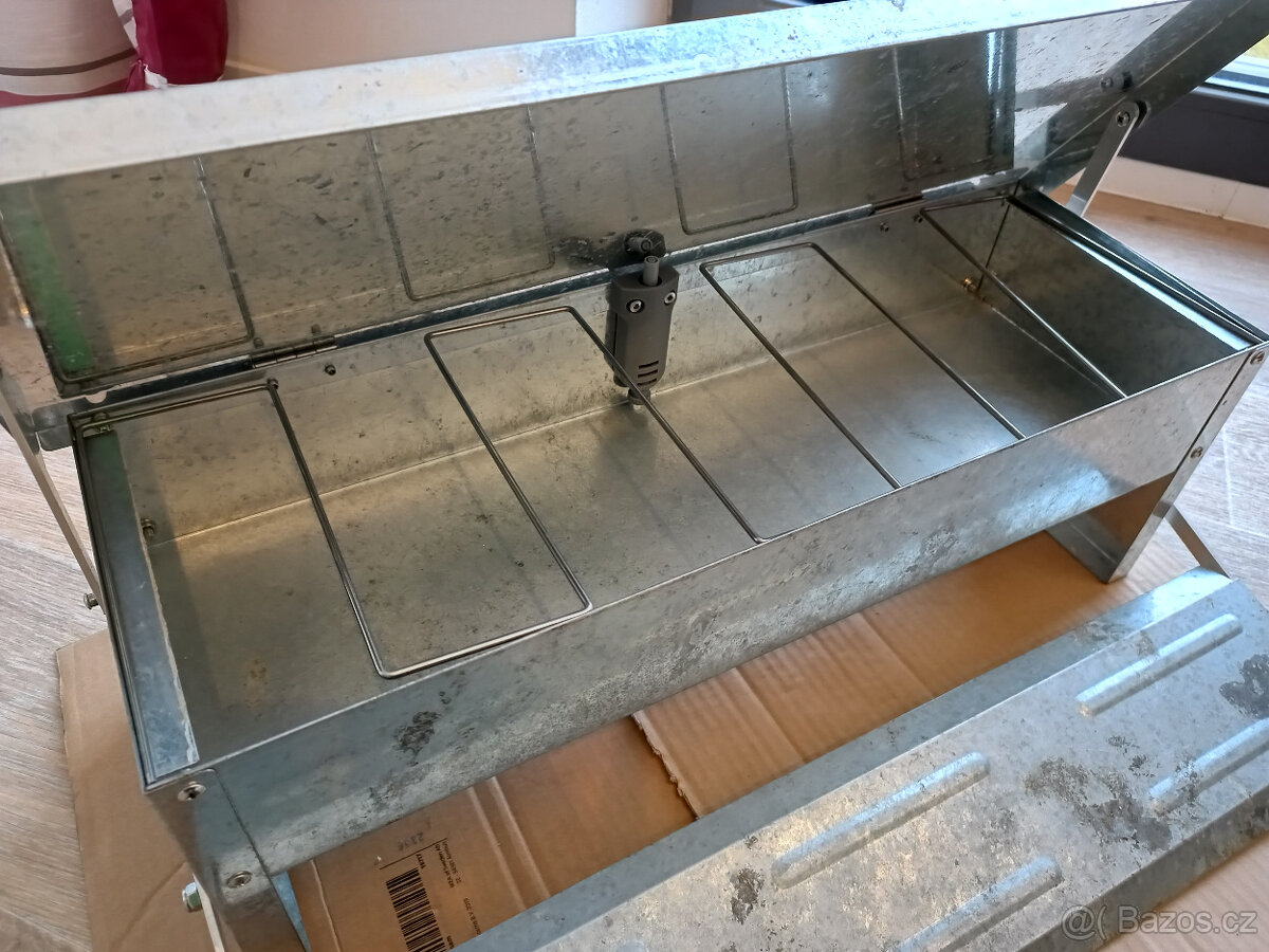 Nášlapné krmítko pro slepice - 2