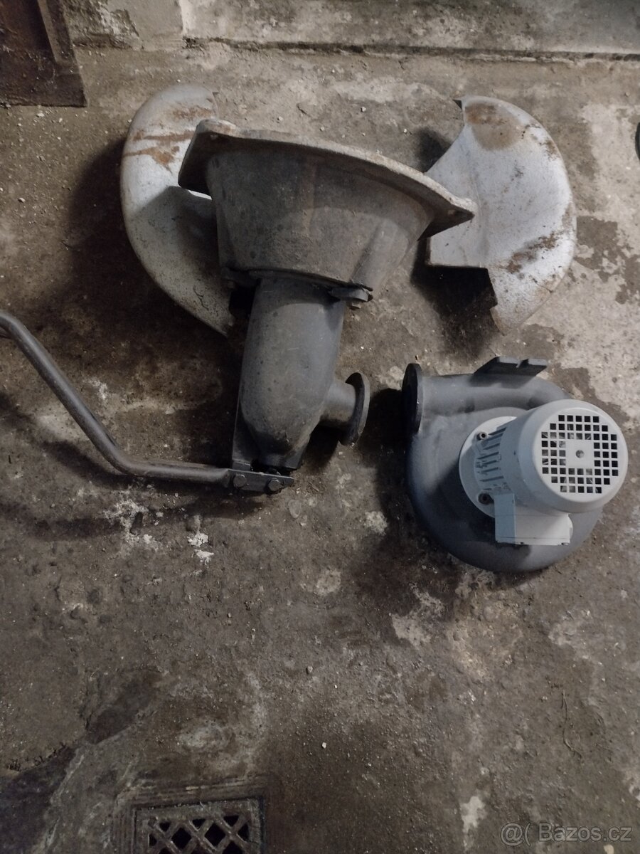 Kovářská výheň, ochranný klín, ventilátor - 2