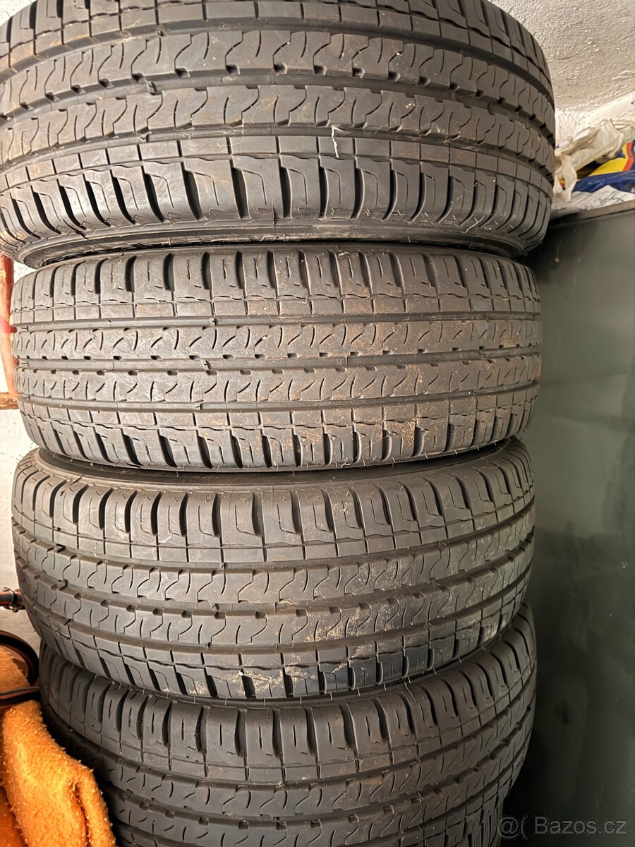 Prodám letní pneu 215/65/16 c - 2