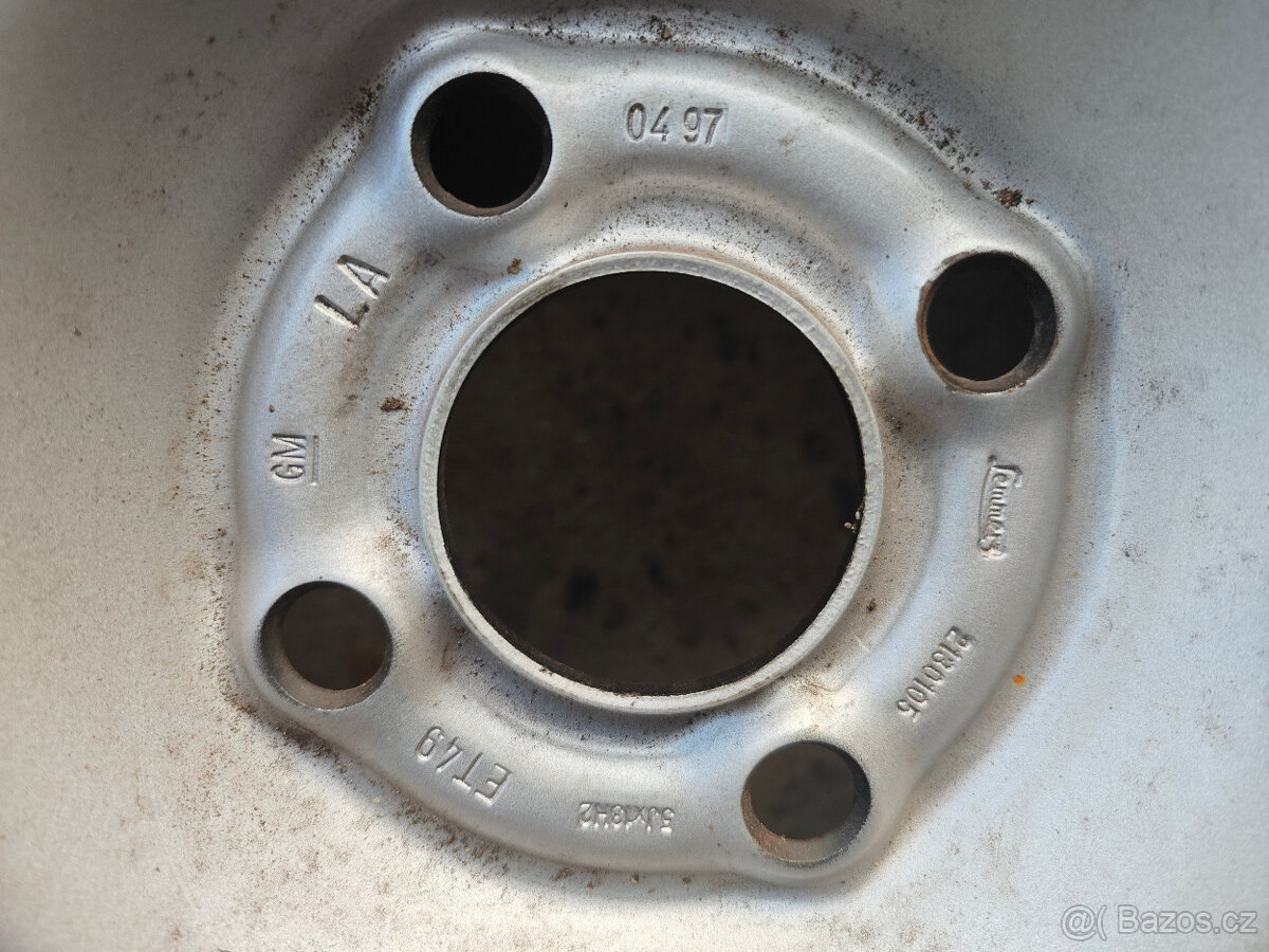 Prodám 1 disk 5Jx13H2 ET49 4x100 s pneu 145/80/R13 - 2