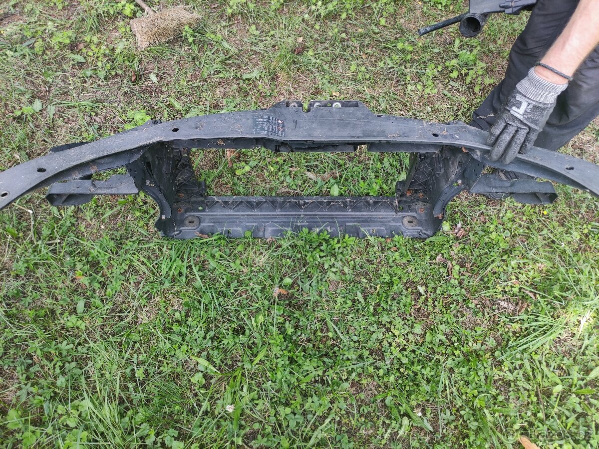 VW Golf V - chladičová stěna - 2