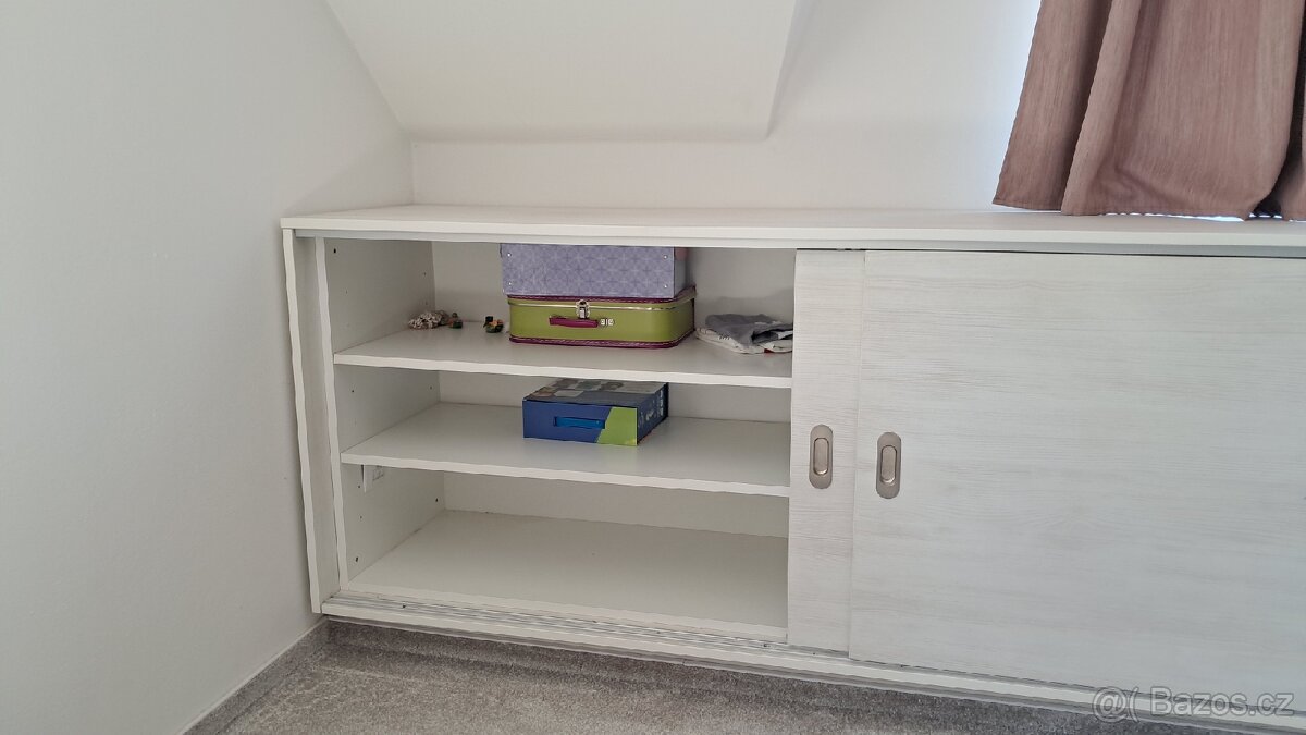 Skříň pod okno - 2
