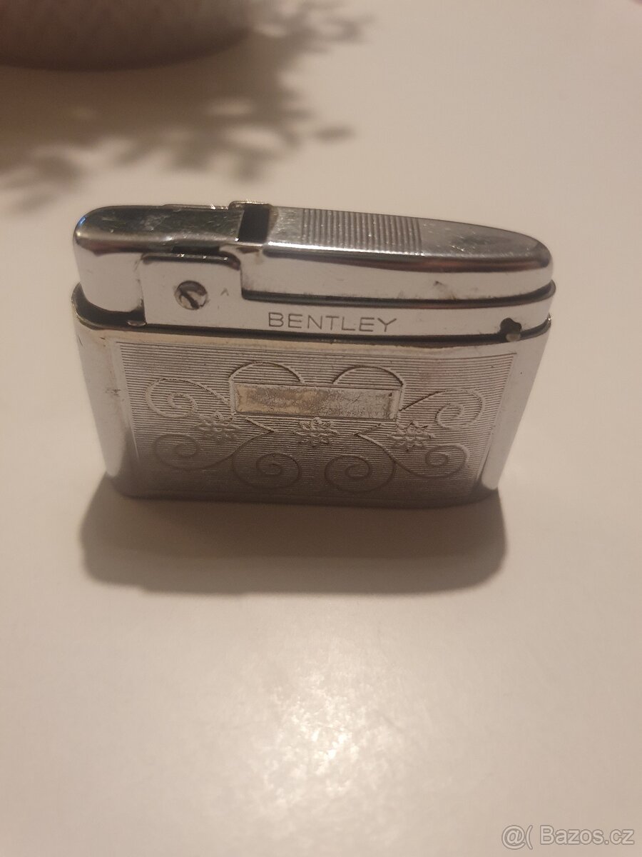 Starý zapalovač Bentley - 2