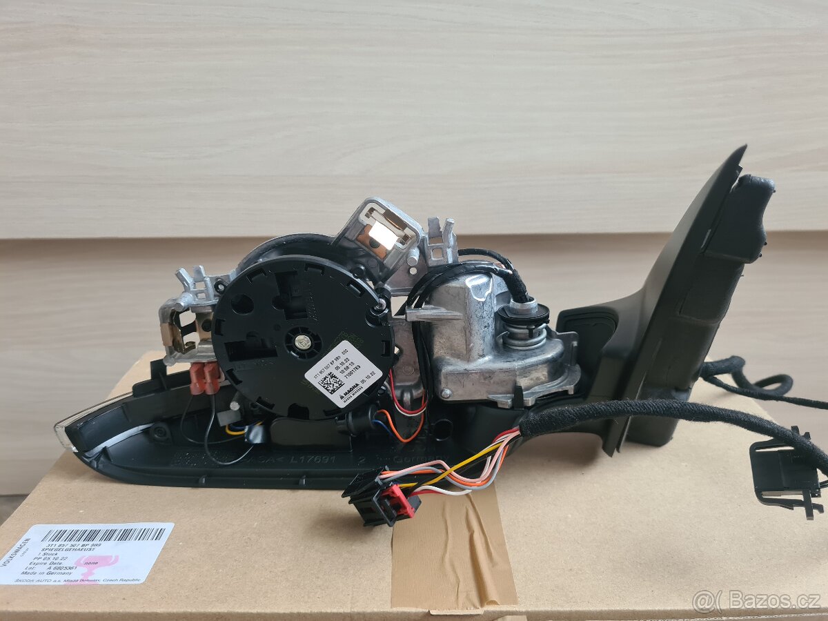 NOVÉ Levé zrcátko Superb 2 s podsvícením 9+2 PIN - 2