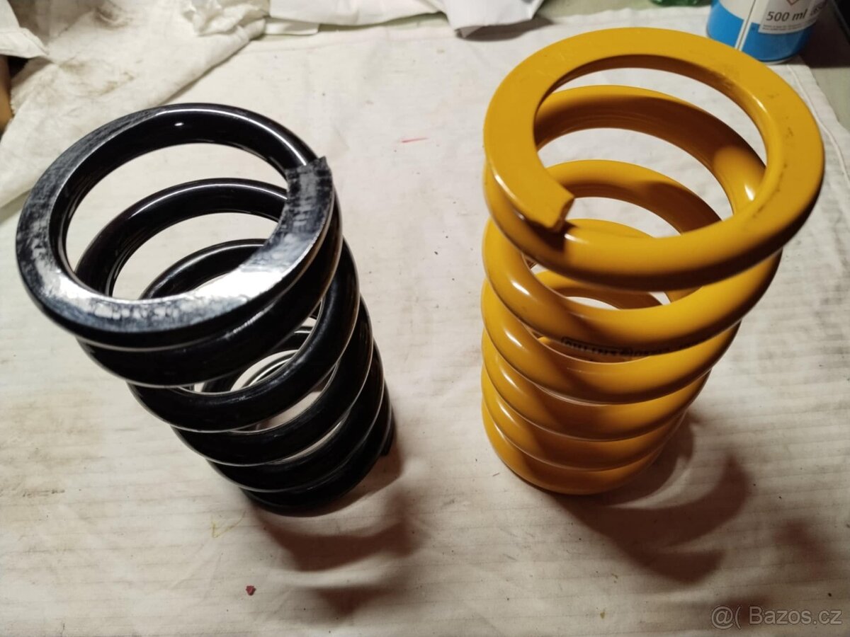 Tracer 9 zadní pružina öhlins - 2