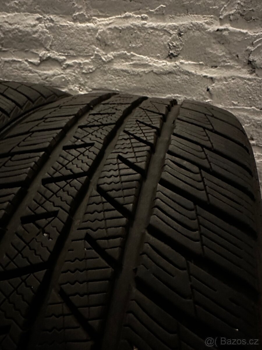 Zánovní 225/45/17 zimni - 2