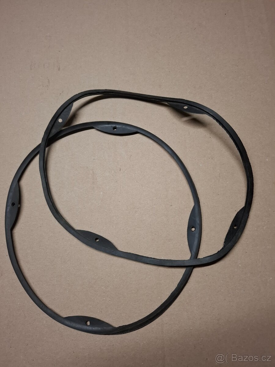 Guma pod rámeček světlometu Škoda 100, 110r - 2