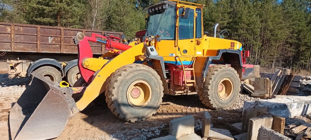 Kolový nakladač Komatsu WA 320-6 - 2