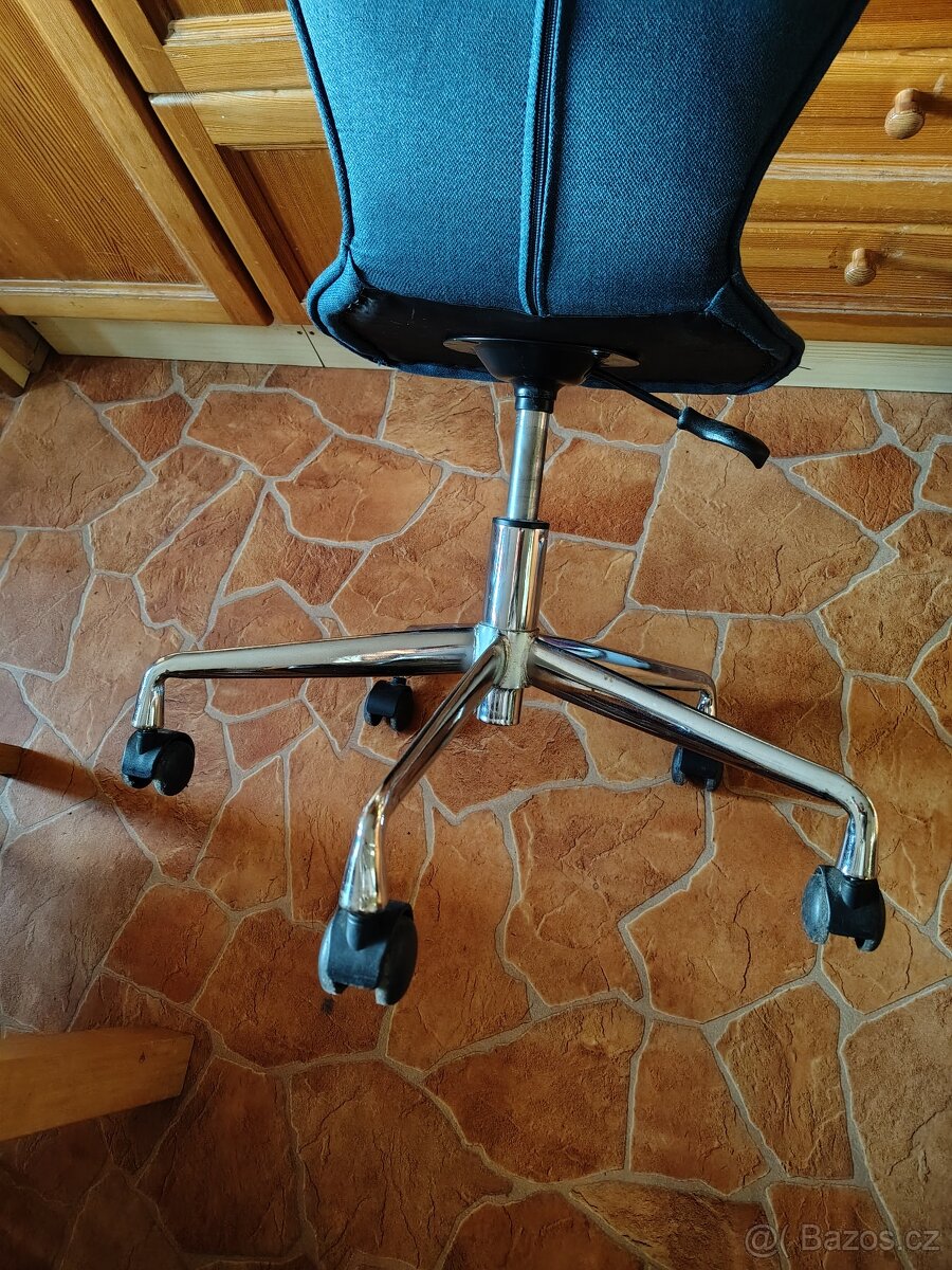 Dětská otočná židle k psacímu stolu - 2