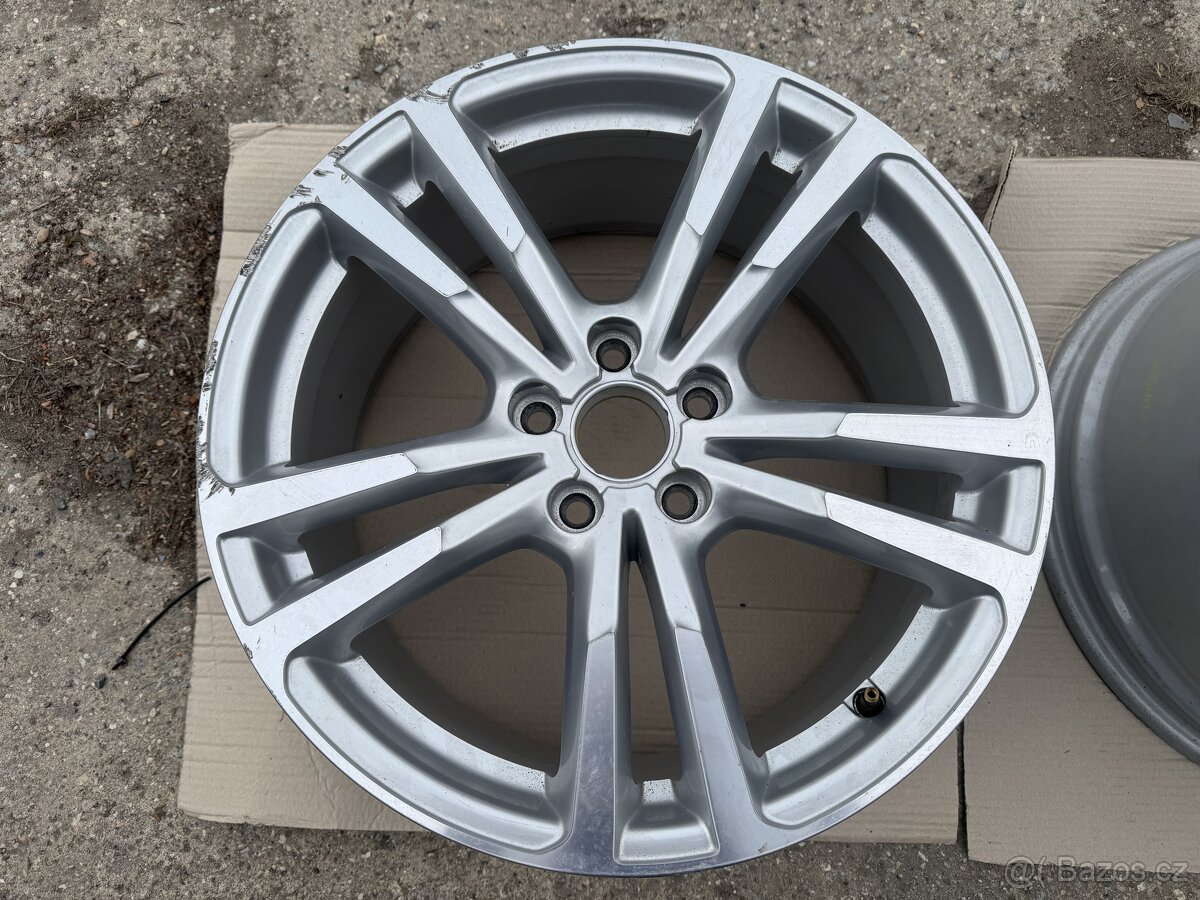 2ks alu disků audi r18 - 2