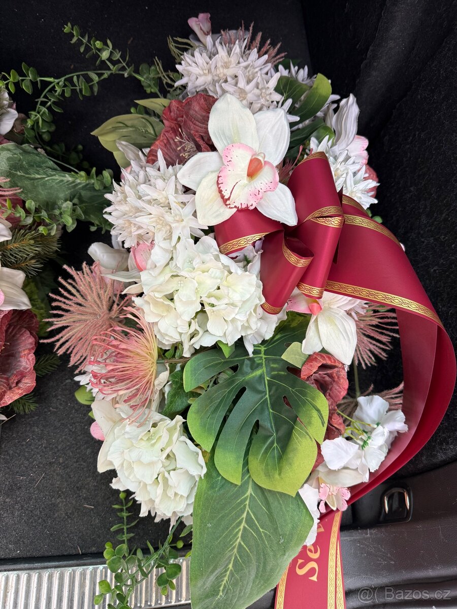 Set nepoužitých smutečních věnců - 2