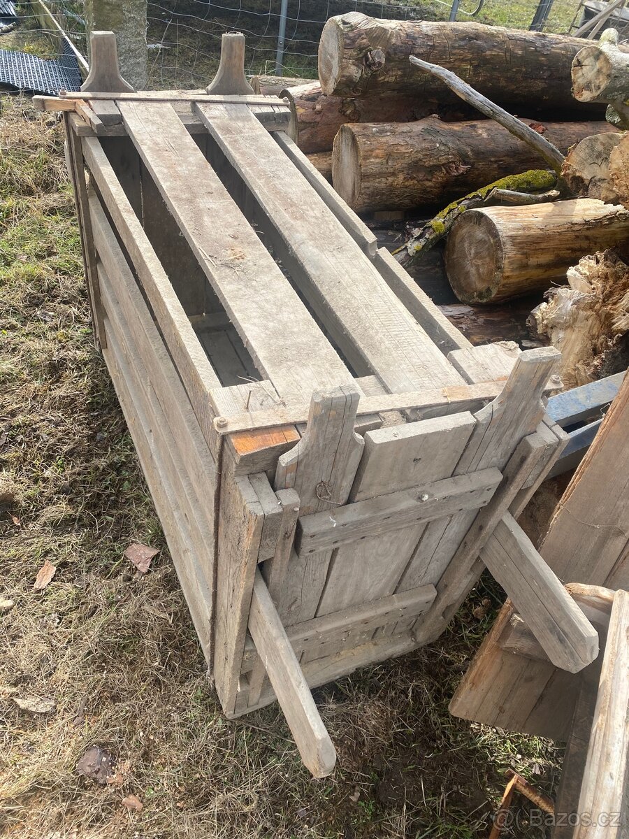 Dřevěná klec na prase, ovce a pod. - 2