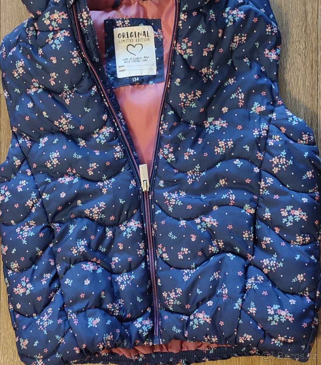 Teploučká vesta s kytičkami - 2