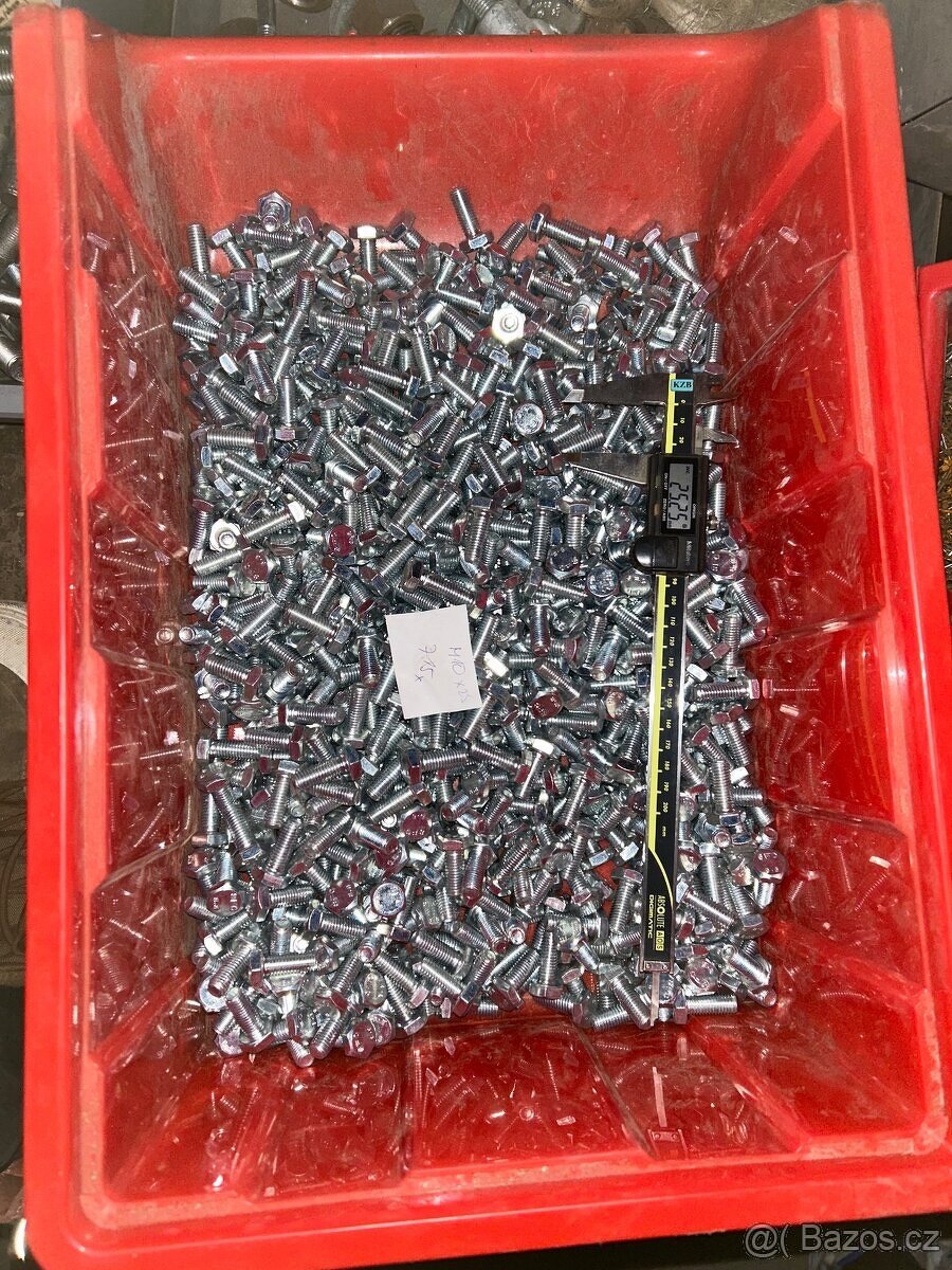 Spojovací materiál - šrouby , matky, štefty.. 1/3 z ceny - 2