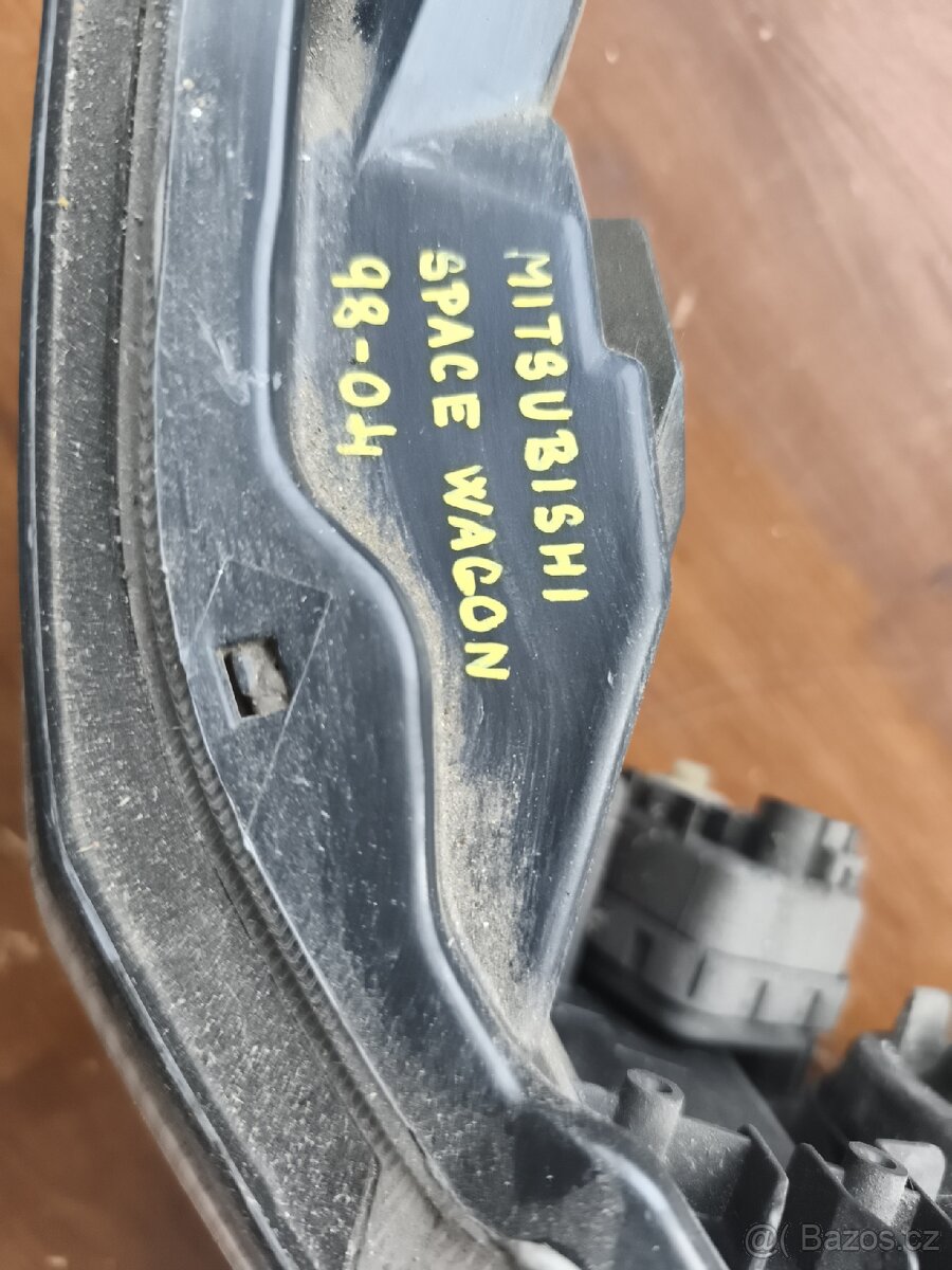 Přední světlo Mitsubishi Space wagon - 2