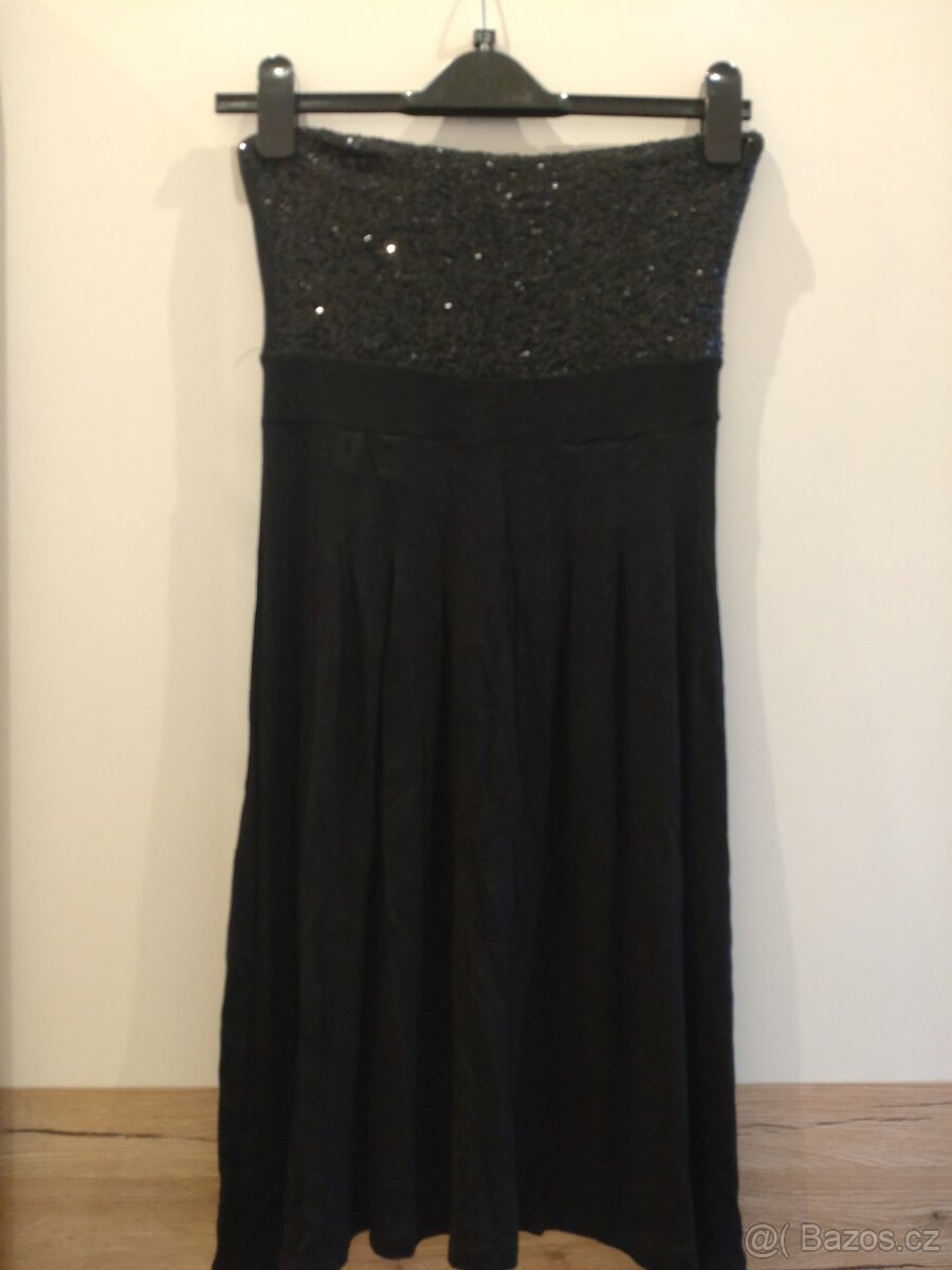 Černé mini šaty Clockhouse - 2