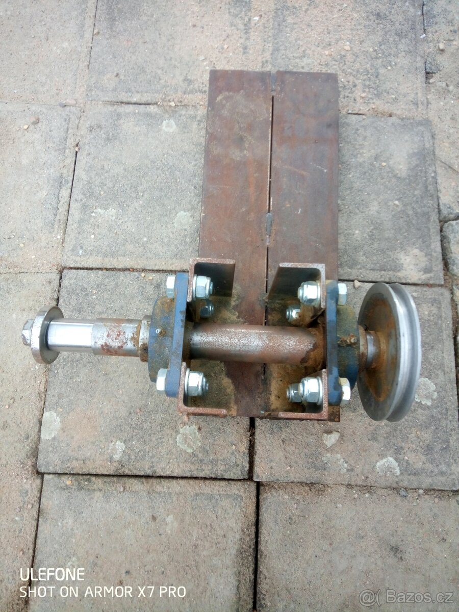 Ložiskové domečky + hřídel - 2