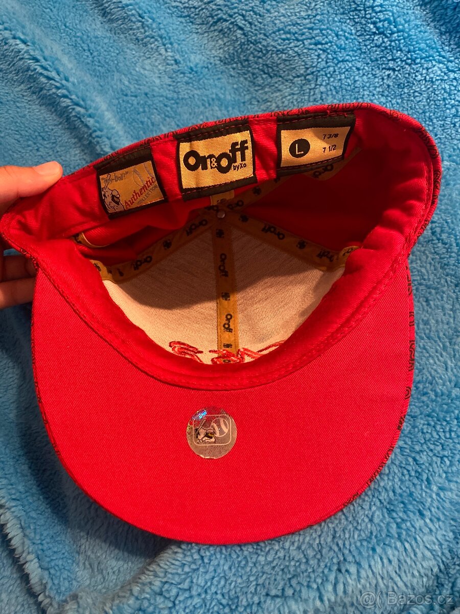 Červená kšiltovka - 2