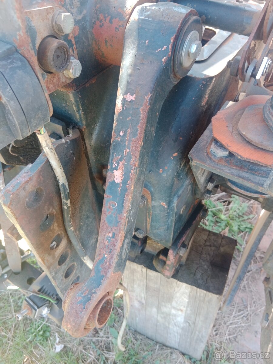 Ramena víka hydrauliky Zetor 7011 - 2